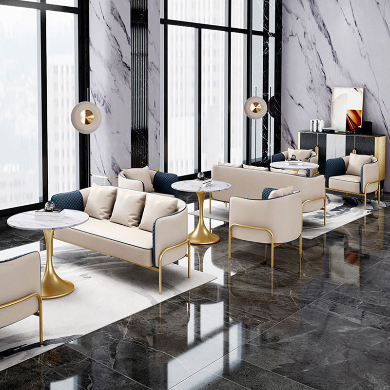 Moderne faux lederen bank met kussen terug voor woonkamer bank