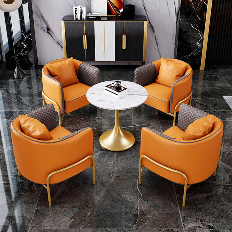 Moderne faux lederen bank met kussen terug voor woonkamer bank