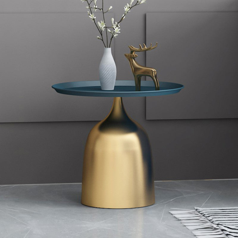 Round Pedestal Base Design Metal Table Medieval Modern Style Side Table 20"L x 20"W x 18"H Gold 1 Clearhalo 'Coffee & Accent Tables' 'End & Side Tables' 'end_side_tables' 'furn' 'furn_end_side_tables' 'Furniture' 'Living Room Furniture' 5702780