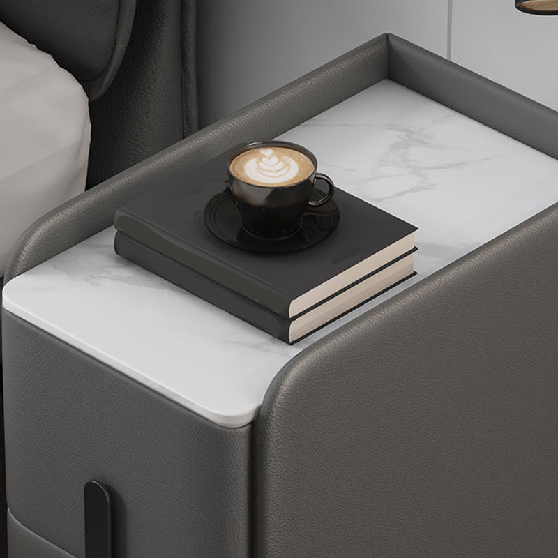 20 Zoll großer Nachttisch moderner Stein-Faux-Leder 2-Dränger-Beine inklusive Nachttisch enthalten