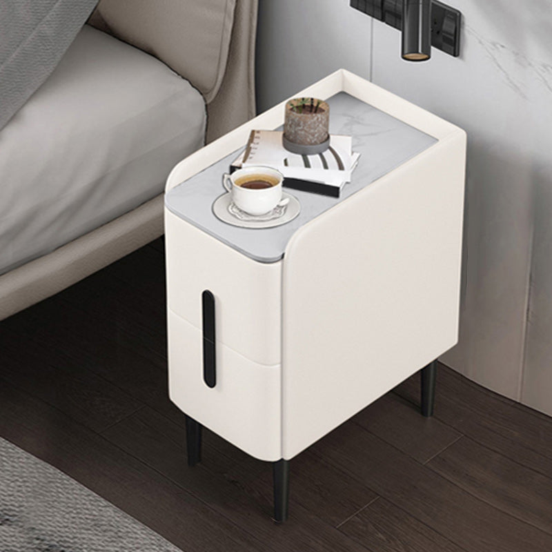 20 Zoll großer Nachttisch moderner Stein-Faux-Leder 2-Dränger-Beine inklusive Nachttisch enthalten