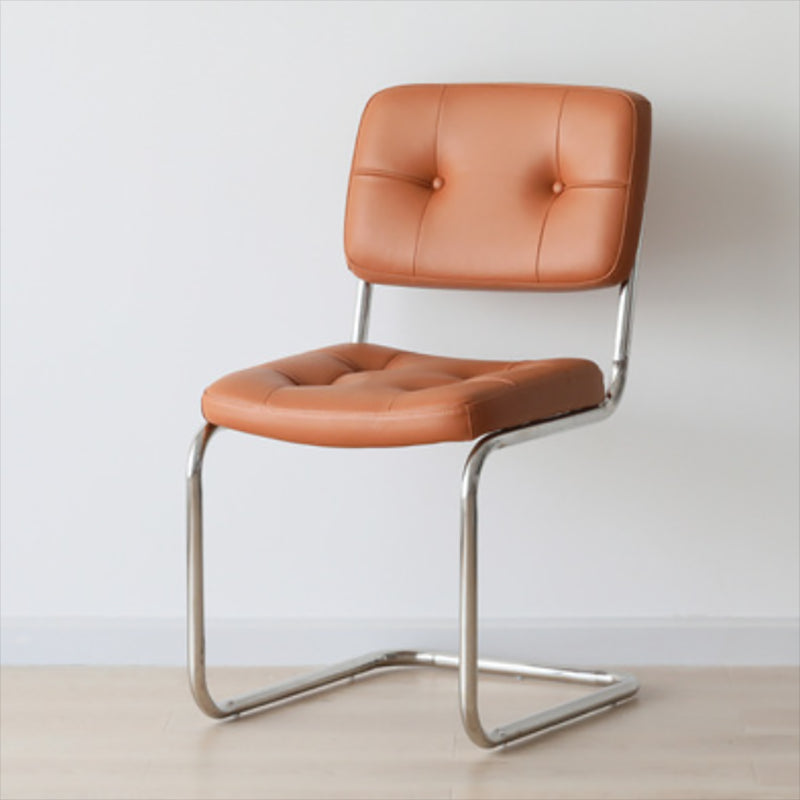 16.54 "広いスカンジナビアスタイルのシングルソファチェア固定されたバックされた腕のない椅子