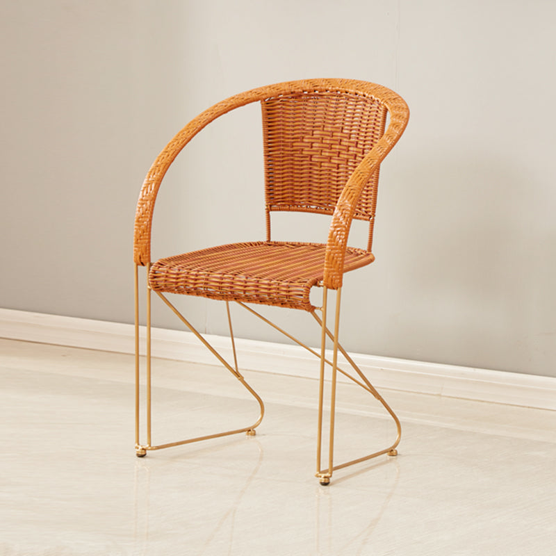 Chaise de bras en métal à dos tissé en bois de style moderne du milieu du siècle