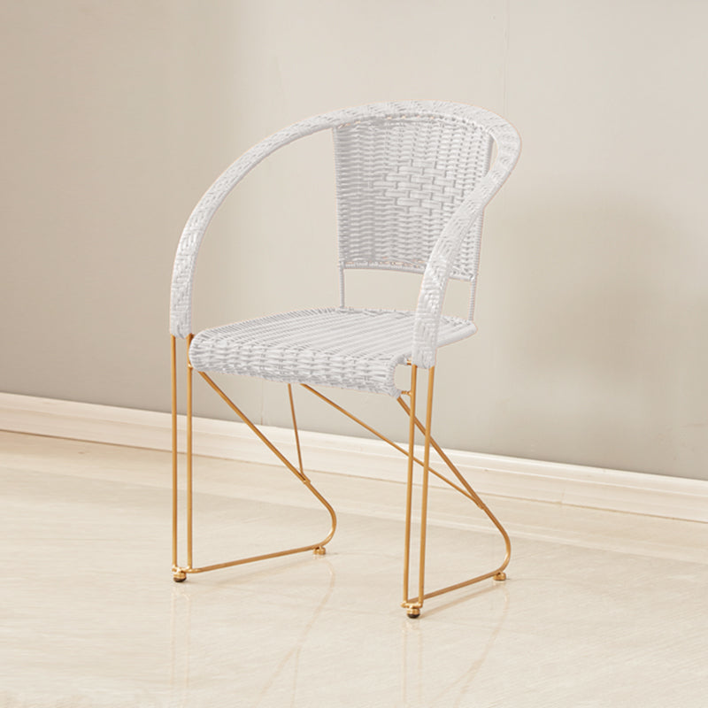 Chaise de bras en métal à dos tissé en bois de style moderne du milieu du siècle