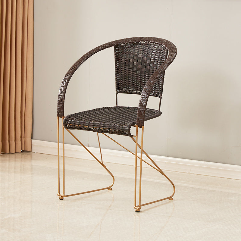 Chaise de bras en métal à dos tissé en bois de style moderne du milieu du siècle