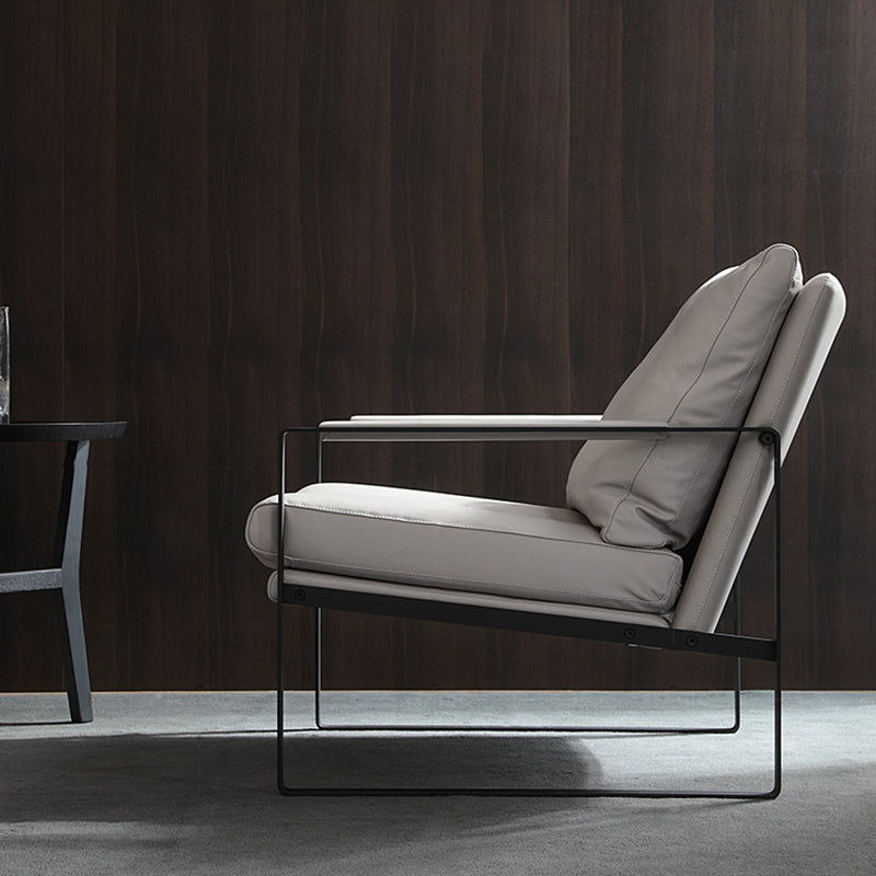 Sedia a braccio di slitta moderna di metà secolo in finta poltrona di accento in pelle per soggiorno