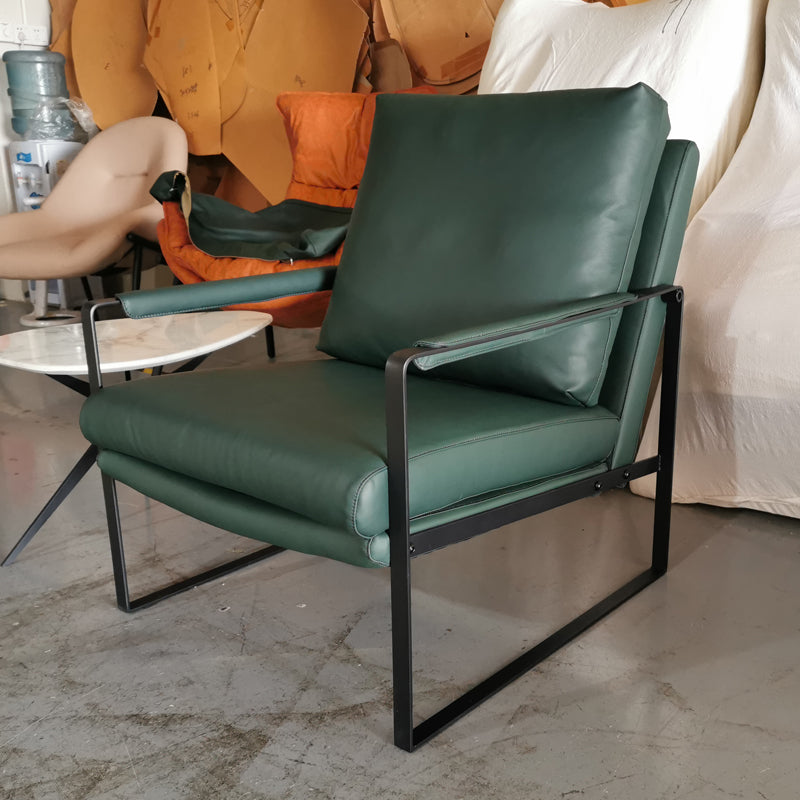 Sedia a braccio di slitta moderna di metà secolo in finta poltrona di accento in pelle per soggiorno