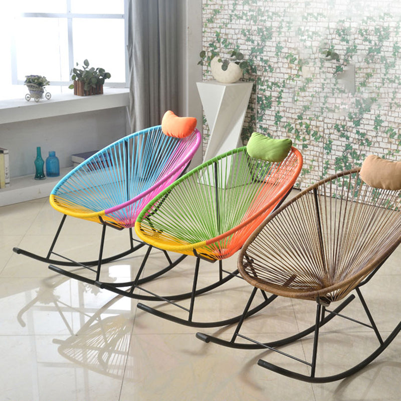 Sedia accento a dondolo contemporaneo in metallo e sedia da bilanciere di vimini 28.3 "x 43.3" x 35.4 "