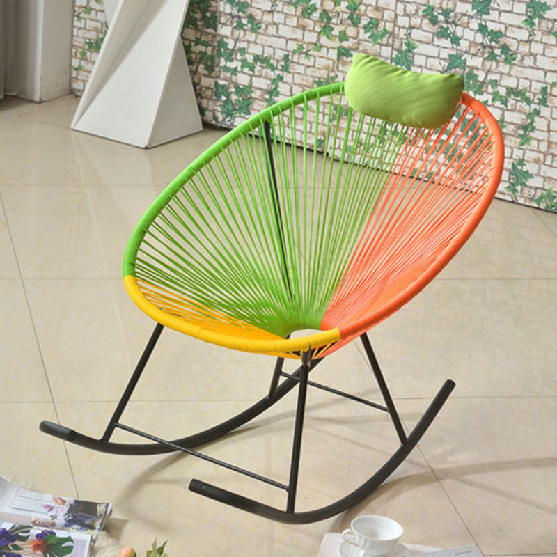 Sedia accento a dondolo contemporaneo in metallo e sedia da bilanciere di vimini 28.3 "x 43.3" x 35.4 "