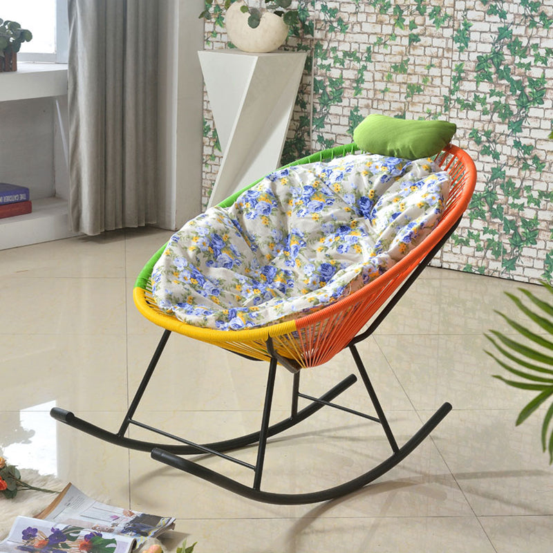 Sedia accento a dondolo contemporaneo in metallo e sedia da bilanciere di vimini 28.3 "x 43.3" x 35.4 "