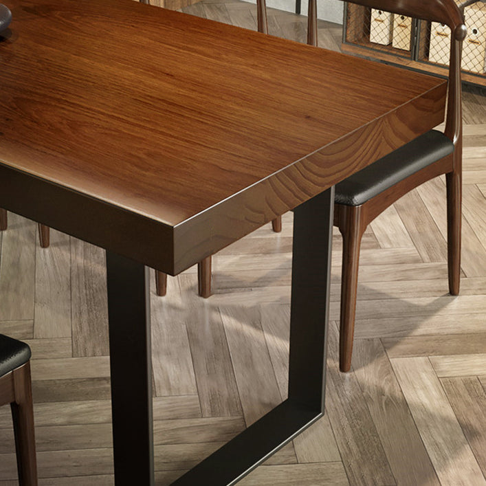 茶色のそりのベース長方形の木製ダイニングテーブルを備えた工業用ダイニングテーブル