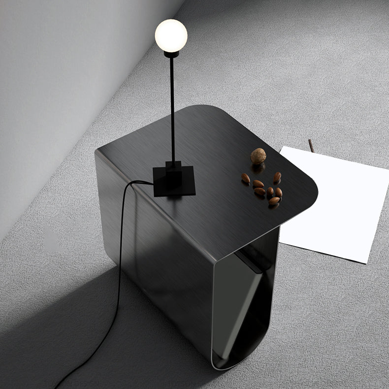 Mesa de metal rectangular de estilo moderno de mediados de siglo con mesa lateral base abstracta