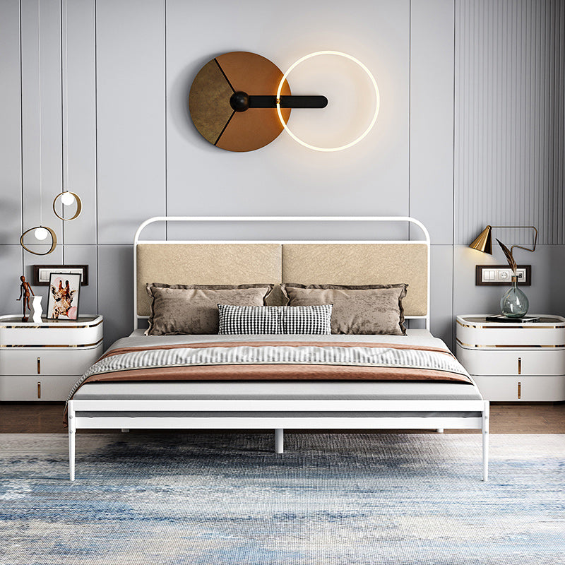 Letto a stecca in metallo largo 79 pollici con testiera rettangolare.