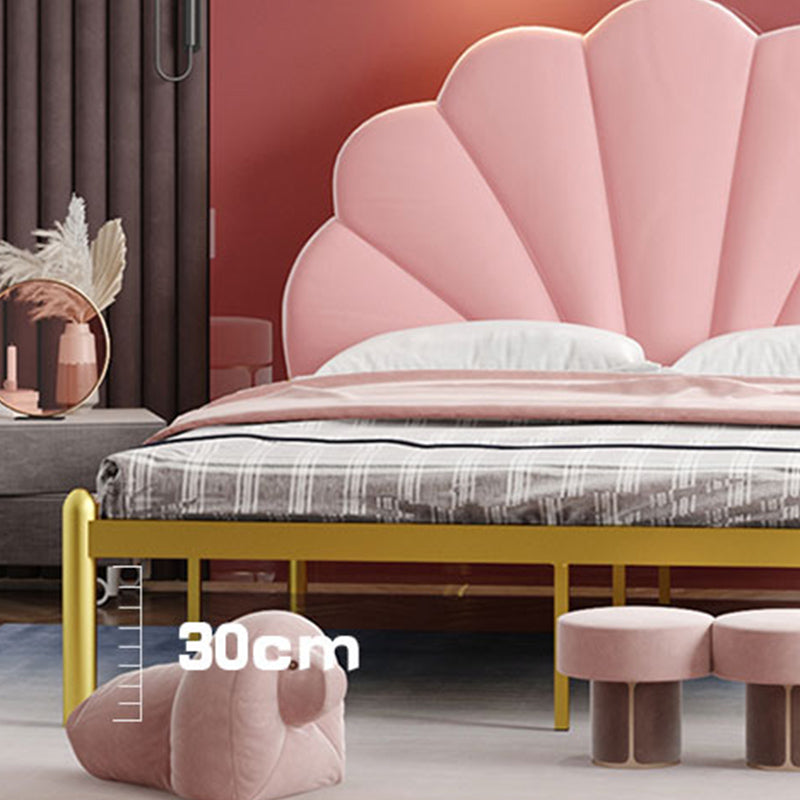 Glam -stijl metalen paneel standaard bed met gebogen hoofdeinde voor slaapkamer