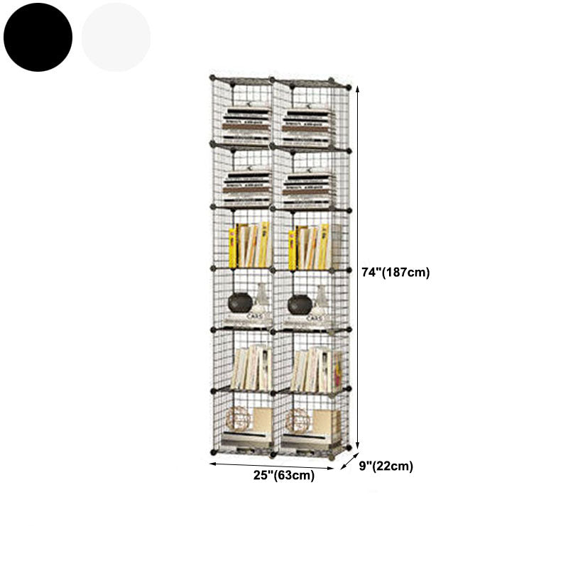 Libreria di scaffali di metallo contemporanea chiusa.
