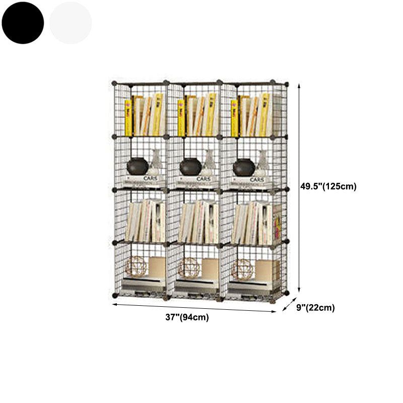 Libreria di scaffali di metallo contemporanea chiusa.