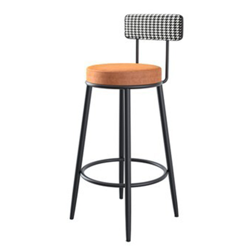 Stoffen ronde stoel aanrecht Stool Scandinavische lage rug barkruk met 4 zwarte ijzeren benen