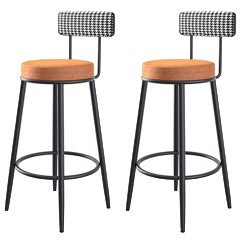 Stoffen ronde stoel aanrecht Stool Scandinavische lage rug barkruk met 4 zwarte ijzeren benen