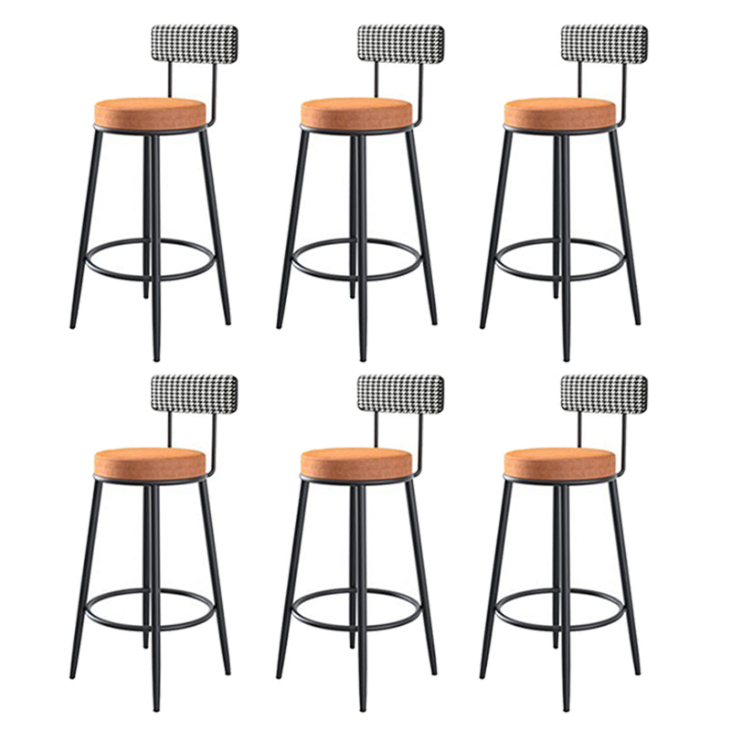 Stoffen ronde stoel aanrecht Stool Scandinavische lage rug barkruk met 4 zwarte ijzeren benen