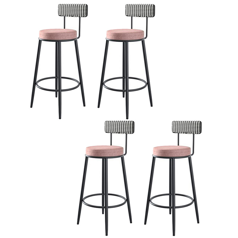 Stoffen ronde stoel aanrecht Stool Scandinavische lage rug barkruk met 4 zwarte ijzeren benen