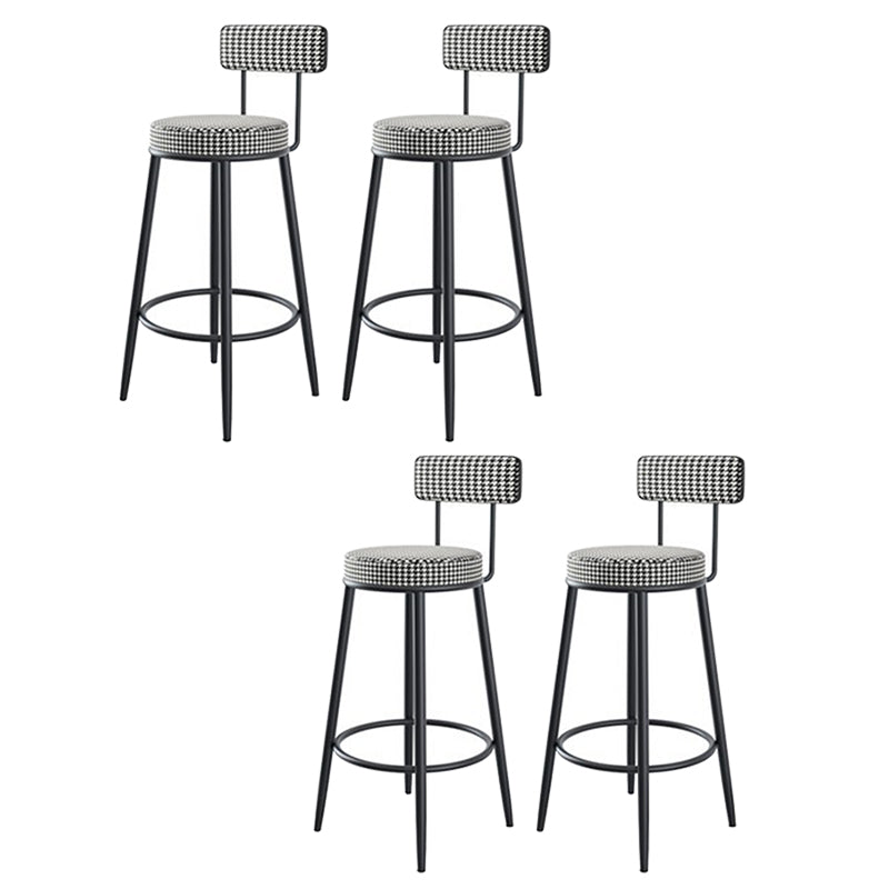 Stoffen ronde stoel aanrecht Stool Scandinavische lage rug barkruk met 4 zwarte ijzeren benen