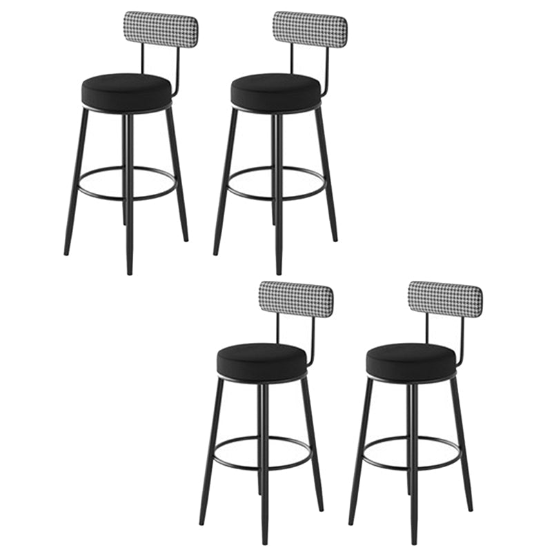 Stoffen ronde stoel aanrecht Stool Scandinavische lage rug barkruk met 4 zwarte ijzeren benen