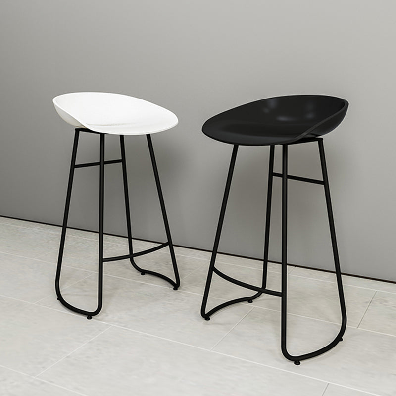 Tabouret de comptoir sans arme de dos moderne tabouret de fer avec siège en acrylique et pédale pour café