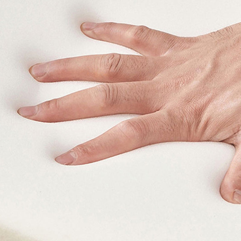 リビングルームのためにタイトな背中を持つ現代の湾曲したソファの傾斜腕ソファ