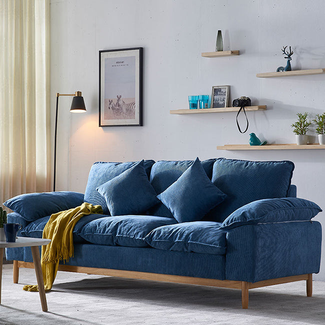 SOFA NORDICO DA 3 PERDIO CHE CILLATO POLIESTRO CHOUTO TOTTO CON CUSCHIONI E BASE IN LEGNO