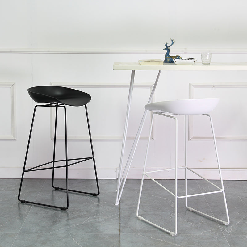Scandinavian Plastic Bar Stools Footrest Indoor Counter Stool with Metal Legs