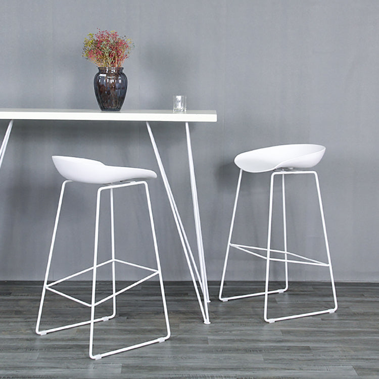 Scandinavian Plastic Bar Stools Footrest Indoor Counter Stool with Metal Legs