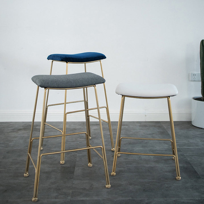 Glam Metallhocker gepolsterte Thekenhocker im matten Finish für Innenräume