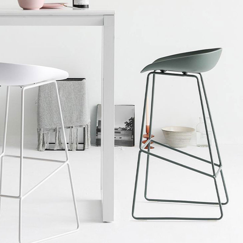 Sgabelli da bar di sedile per sede di plastica scandinavo bristol con base di ferro