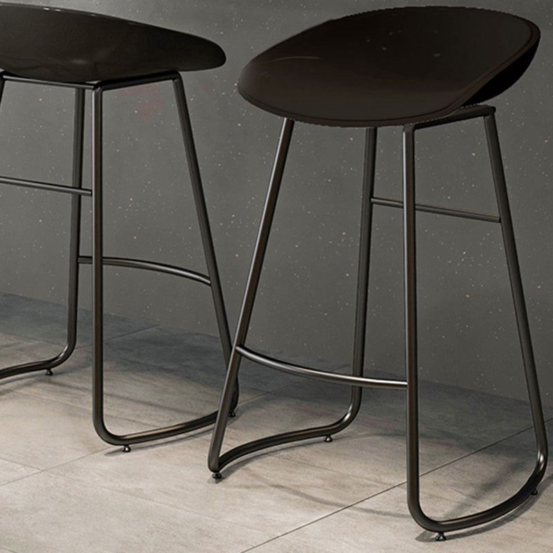 Contemporary Iron Base Bar Stools Plastic Bucket Seat Barstool for Home
