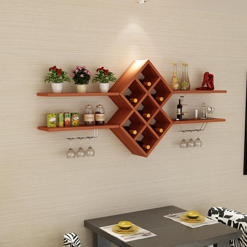 Bottiglia di vino in legno e vetro a portata di vetro.