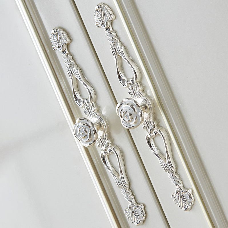 Franse plattelandsklederkast massief houten garderobe kast met stoffen staaf