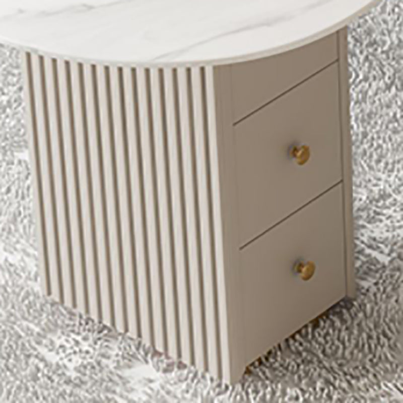 Desa di scrittura di pietre sinterizzate a forma irregolare a 3 cassetti con zampe di metallo con gambe metalliche