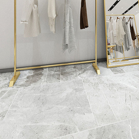 Industrieeingangs -Kit Metal Freihalle Hall Stand im Wohnzimmer