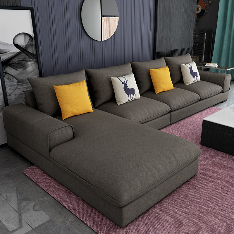 Section contemporaine en L avec oreiller en dos et bras encastrés pour 4 personnes