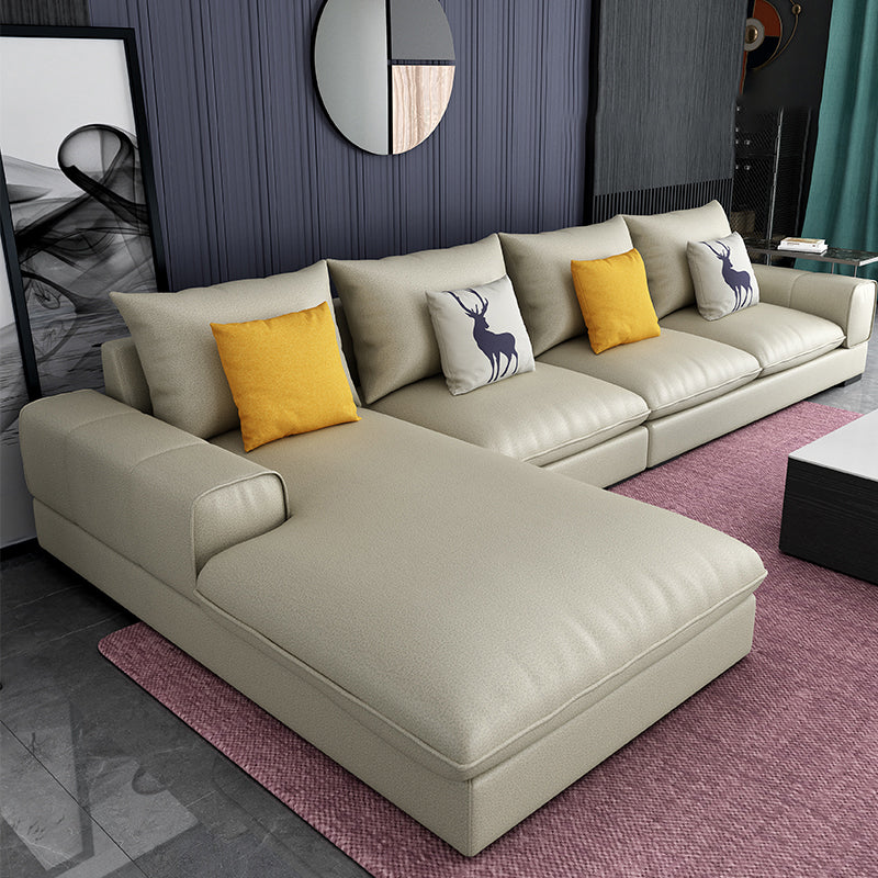 Section contemporaine en L avec oreiller en dos et bras encastrés pour 4 personnes