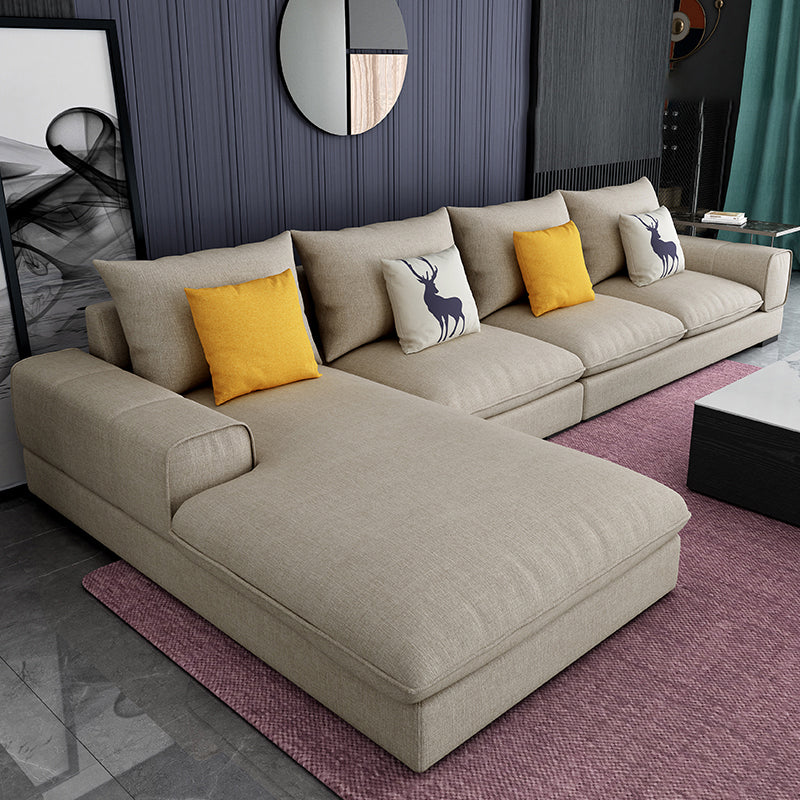 Section contemporaine en L avec oreiller en dos et bras encastrés pour 4 personnes