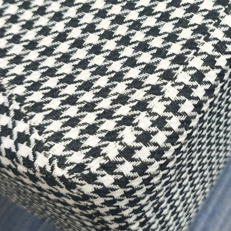 Zeitgenössische Stoffarme mit schwarzen Beinen Akzent -Sessel enthalten