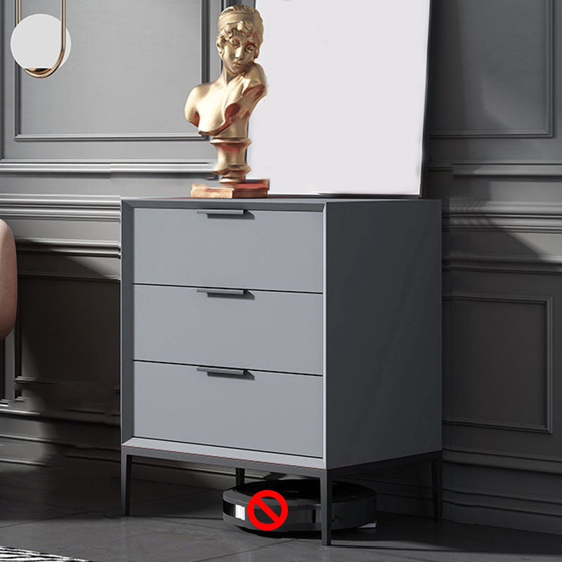 Eigentijdse borst verticale bachelor's borst met metalen voeten