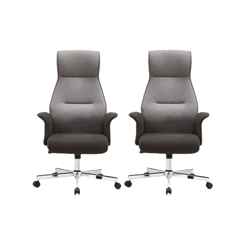 Sedia esecutiva sul retro alto imbottito in pelle imbottita sedia da ufficio morbido