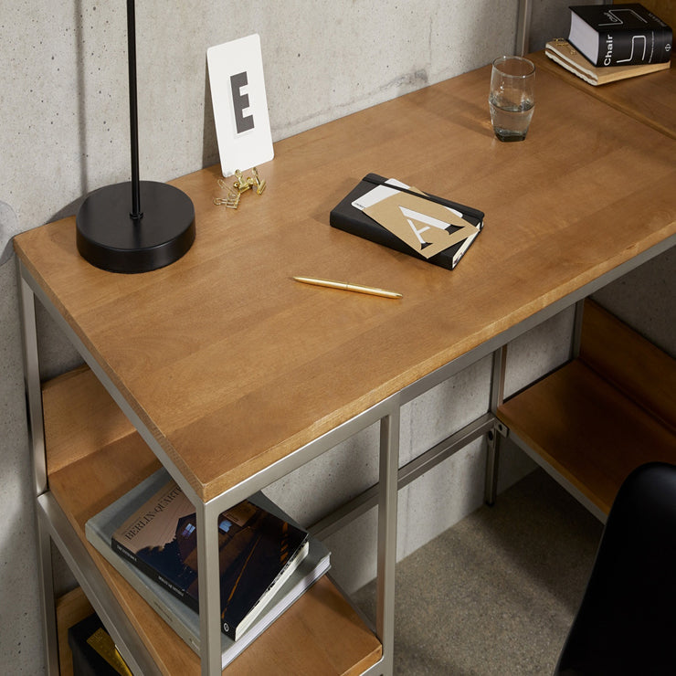 Scrivania contemporanea a forma di L a forma di L Still Writing Desk a casa