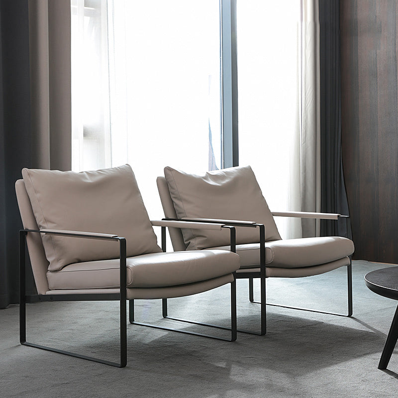 Polquadra di accento in pelle moderna a braccio moderno di metà secolo per camera da letto e soggiorno