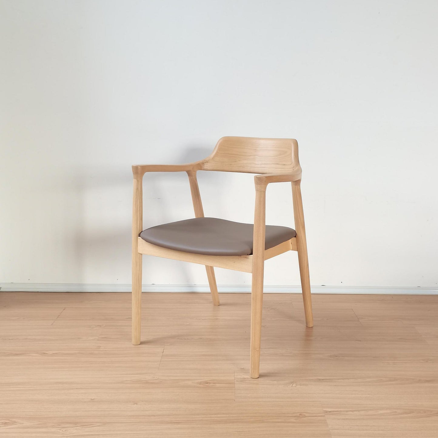 Silla de comedor tradicional de silla trasera con patas de madera para cocina