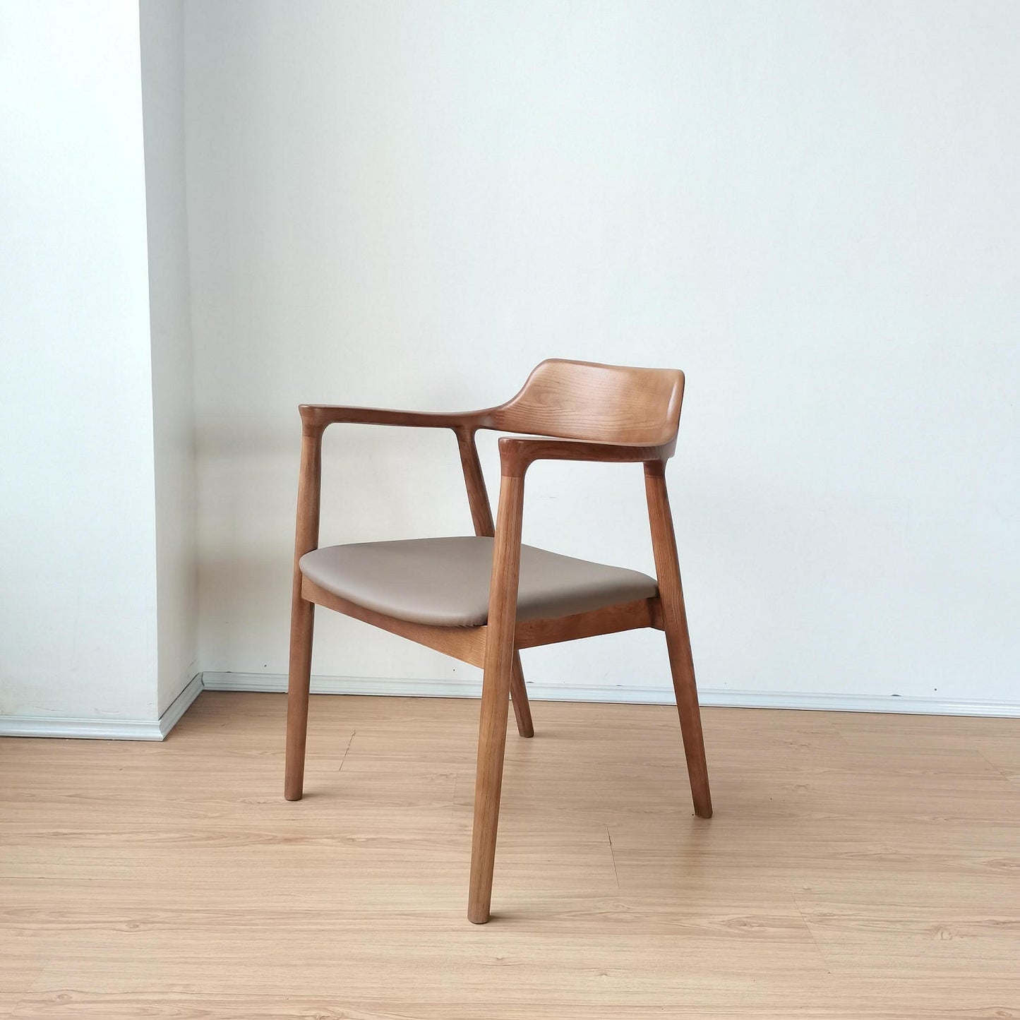 Silla de comedor tradicional de silla trasera con patas de madera para cocina