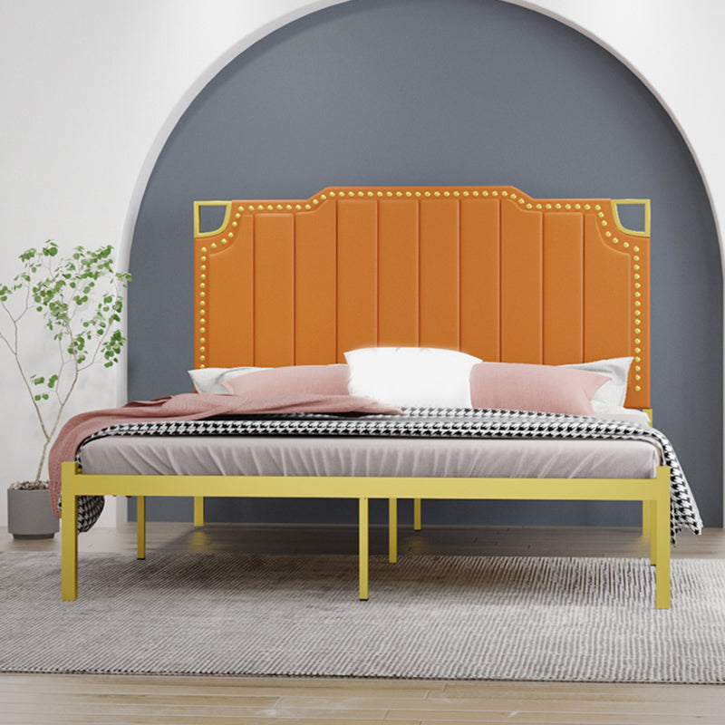 フェイクレザーステップヘッドボードとネイルヘッドトリム付きアイアンベッド
