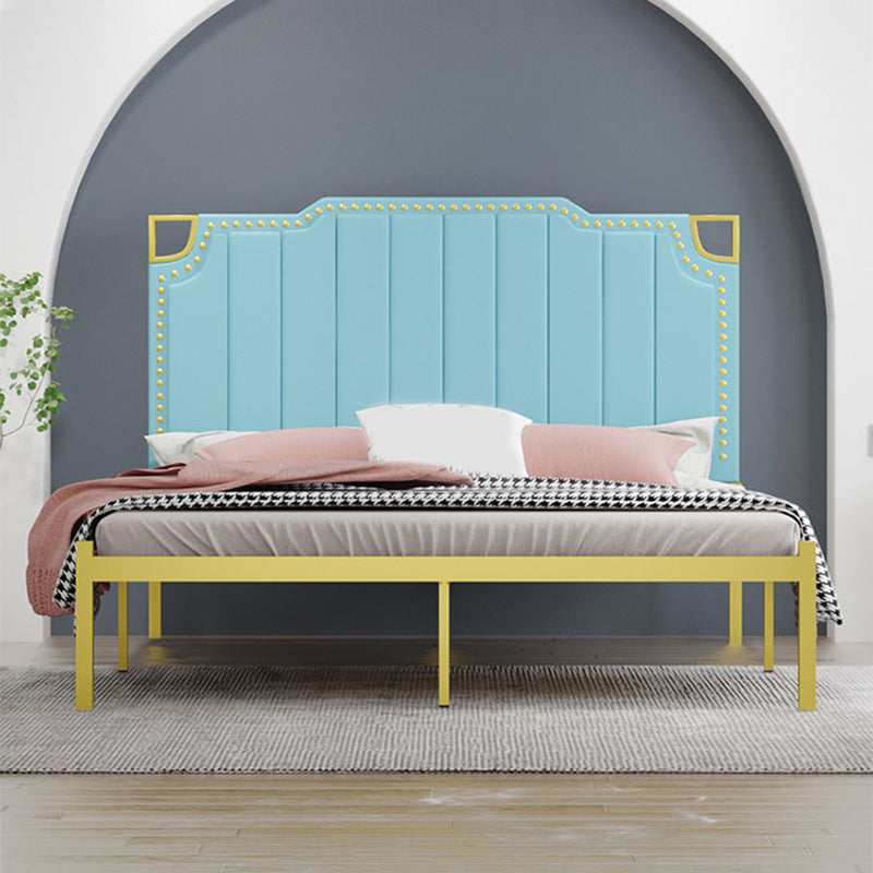 フェイクレザーステップヘッドボードとネイルヘッドトリム付きアイアンベッド